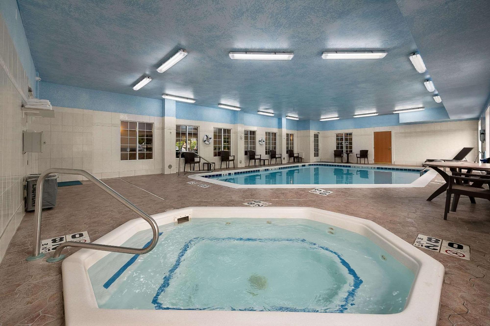 Comfort Inn & Suites Fenton Buitenkant foto