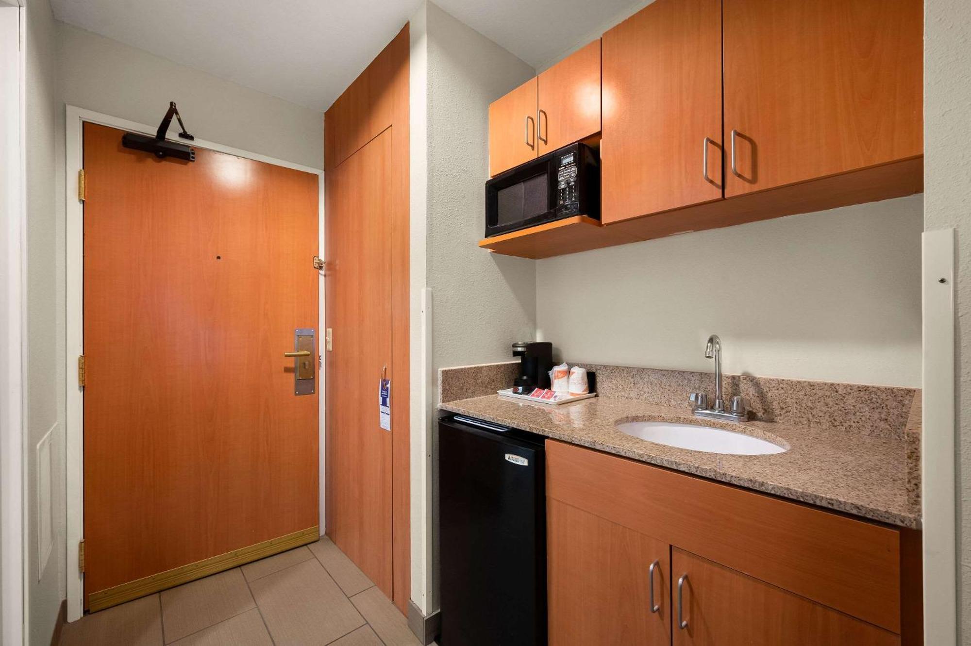 Comfort Inn & Suites Fenton Buitenkant foto