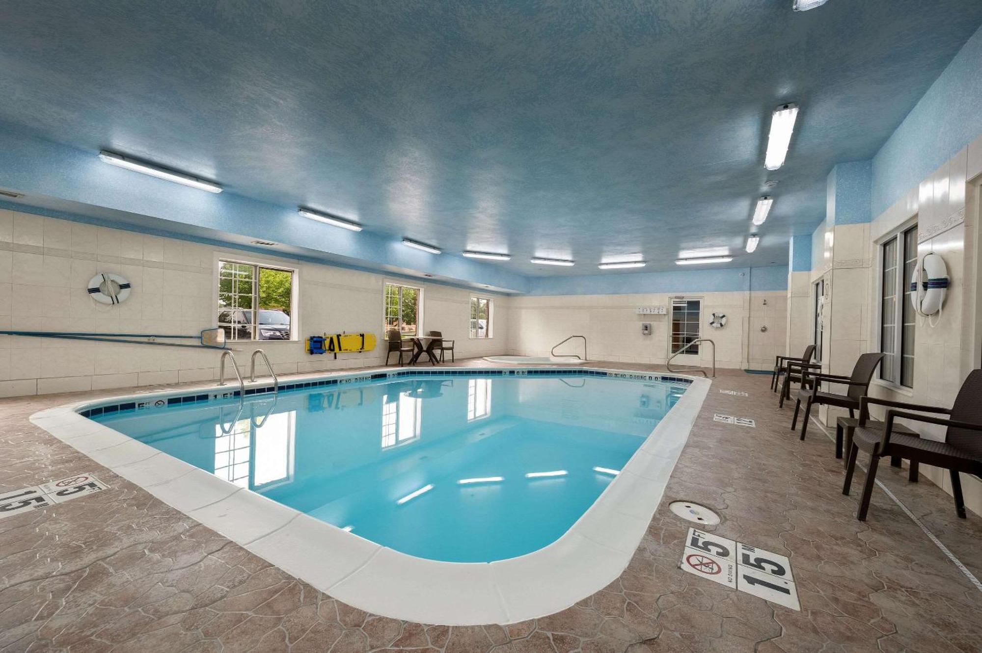 Comfort Inn & Suites Fenton Buitenkant foto