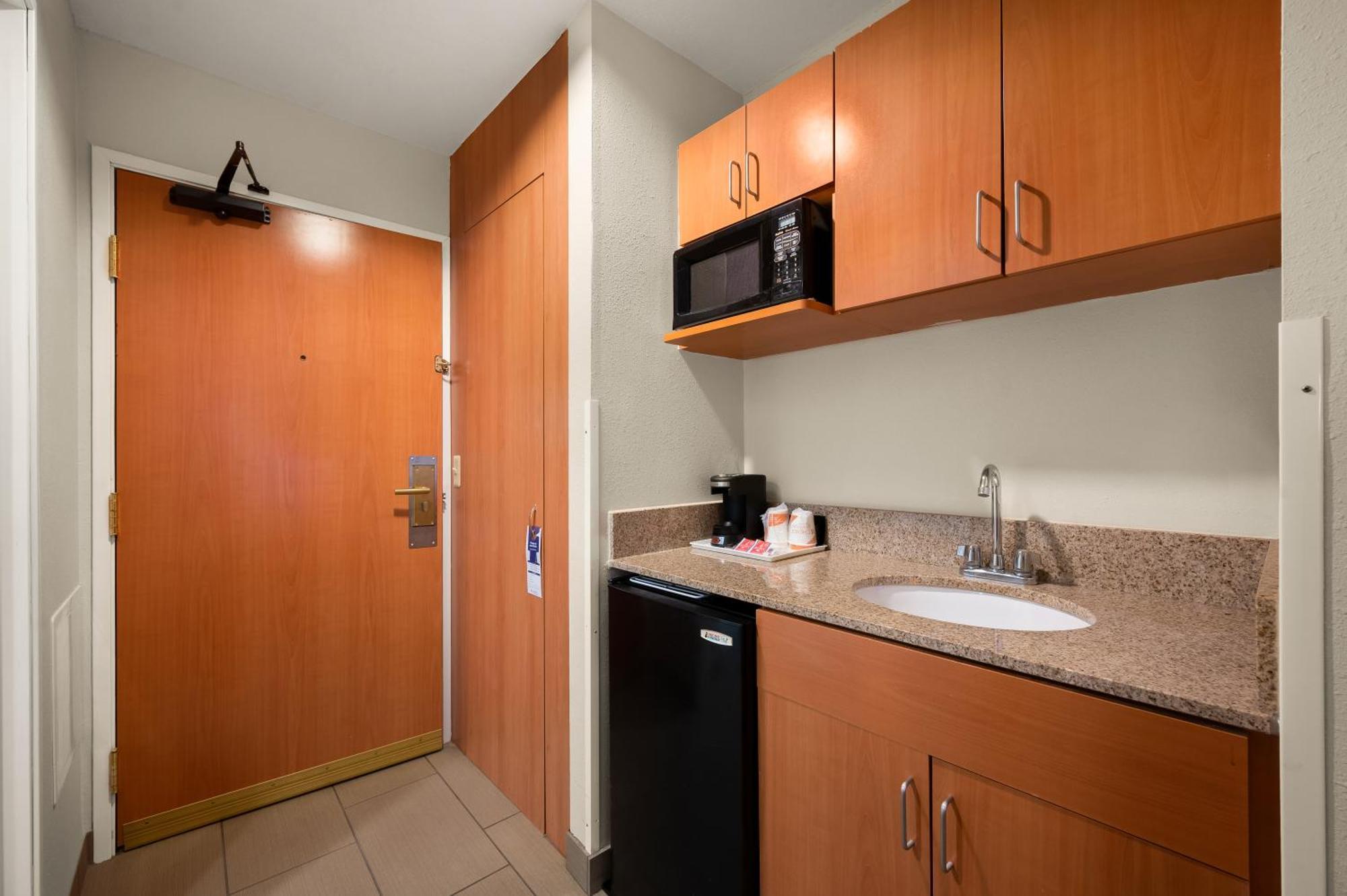 Comfort Inn & Suites Fenton Buitenkant foto